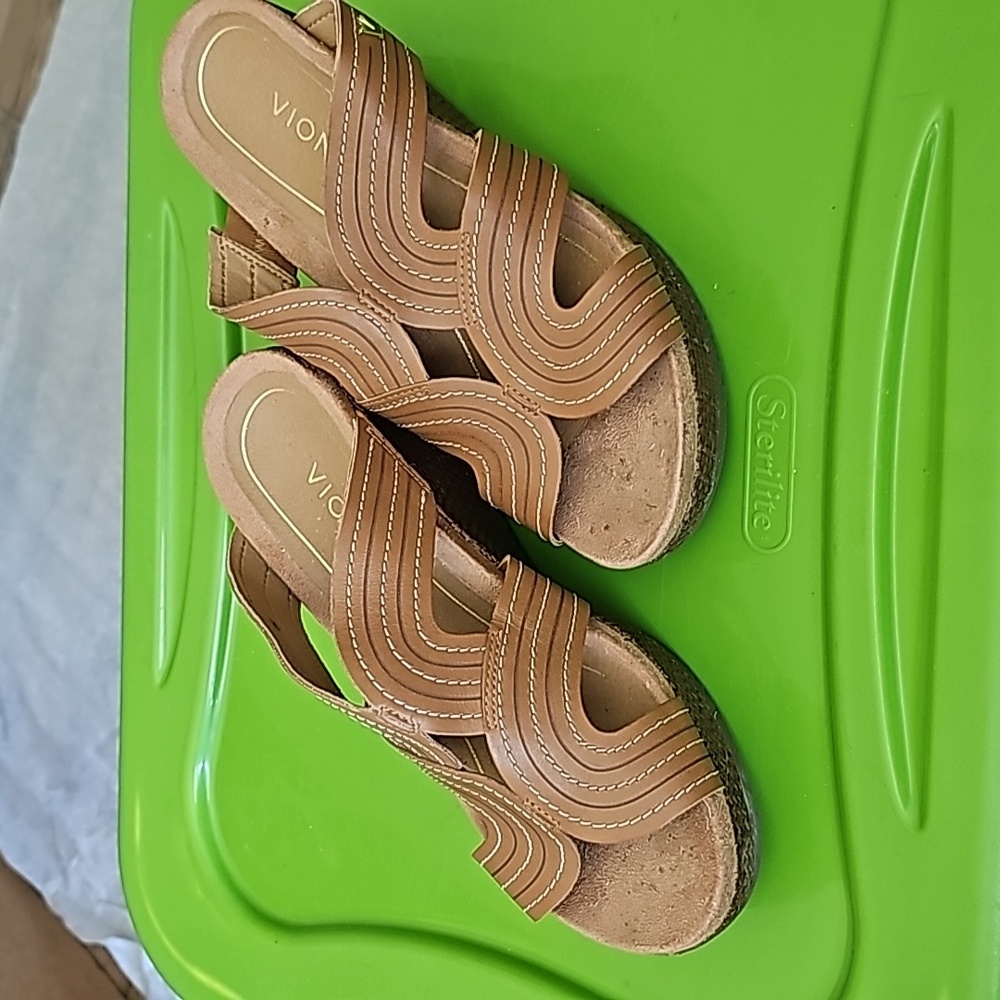 Vionic wedges